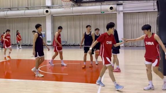  杨舒予刘禹彤领衔！中国女篮与北体大男篮比赛