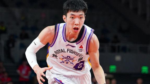  超级大心脏！廖三宁迎着徐杰压哨抛投绝杀广东