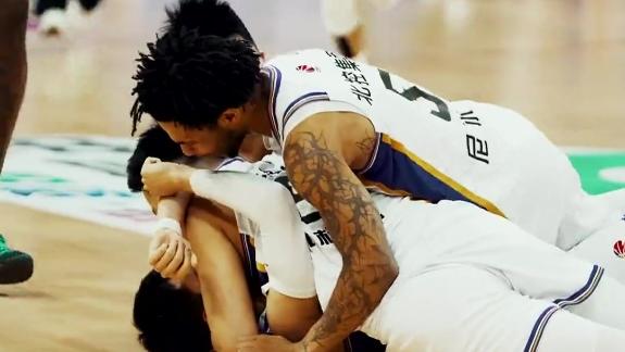  直拍！廖三宁关键时刻三连击 绝杀后疯狂庆祝