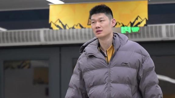  球场变秀场！广厦众将ootd 腹肌潮男谁受得了