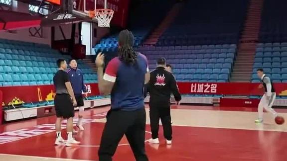 山东男篮训练：让每一次拼抢都写满荣耀担当