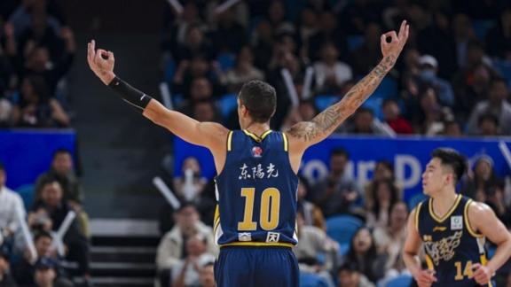  广东送四川17连败！奎因36+11+6断 小胡26分