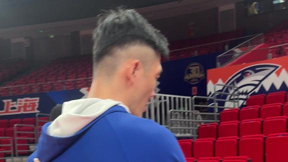 场上对手场下朋友 刘铮带弗格与陈盈骏聊天