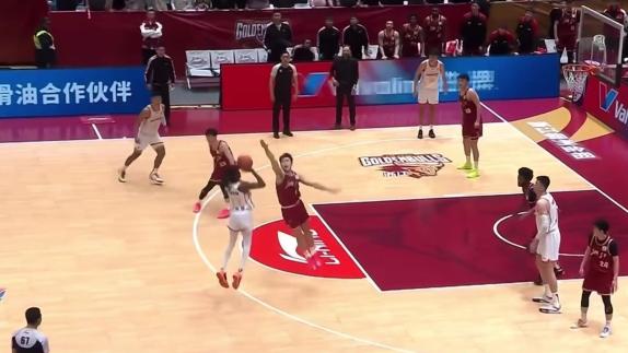  射石饮羽技惊人！史密斯大心脏后仰三分反绝杀