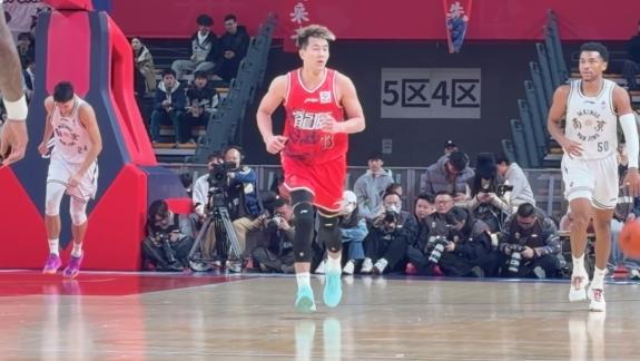 复出后首球！郭艾伦反击中骑马射箭手感细腻