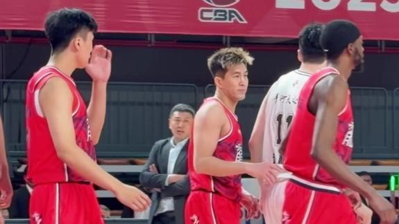 庖丁解牛！郭艾伦手术刀突破撕裂防守强吃2+1