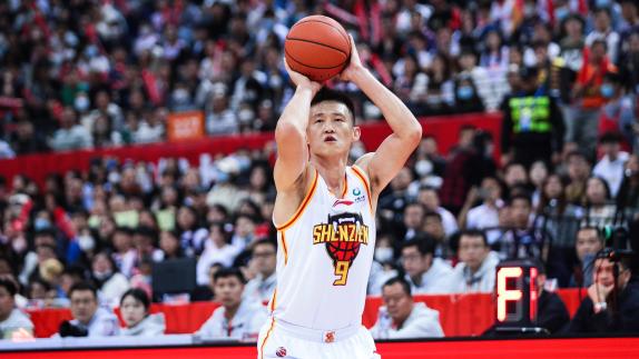  初心不改！老将周鹏投进个人生涯第1000记三分