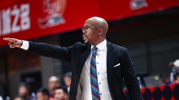  广州主帅：郭艾伦徐昕出现伤病 潜力赛人都不够