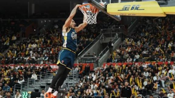  实拍！奎因上演极致进攻秀 MVP呼声当之无愧