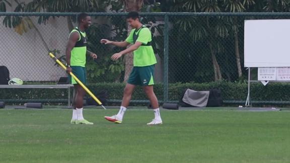  庆生仪式不能少！国安全队为法比奥庆祝生日