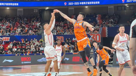  复仇！上海终结深圳5连胜 贺希宁空砍43分
