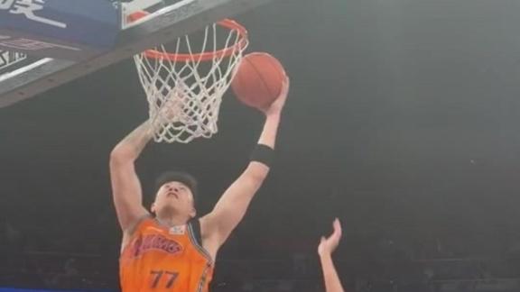  依旧沈阳轰炸机！张镇麟大力补扣身体舒展满分