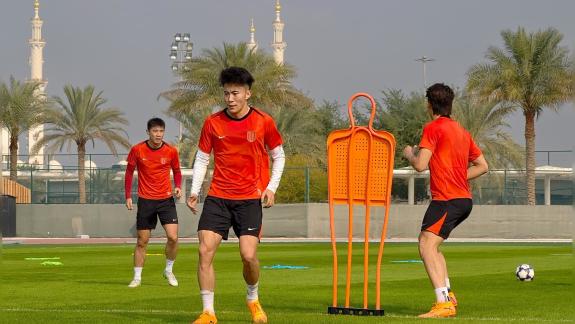  成都蓉城冬训纪实｜来看看韦少的新发型