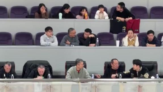  今天考察谁？中国男篮主帅郭士强观战浙江德比