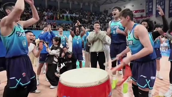  刷新单赛季胜场数！宁波队史首胜广东击鼓庆祝