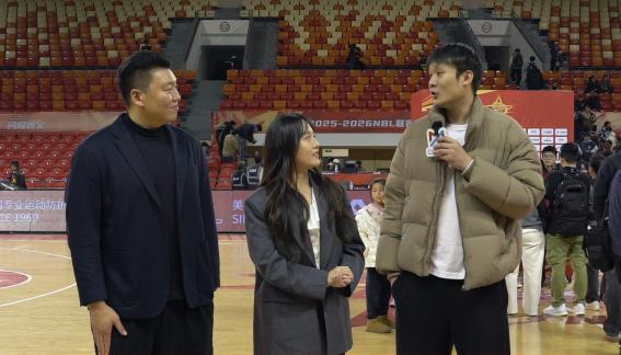  小丁李根对口相声：管理层太难 看完球吃不进饭