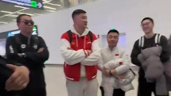  温情一刻！杜锋社媒分享广东队为王怀玉指导庆生