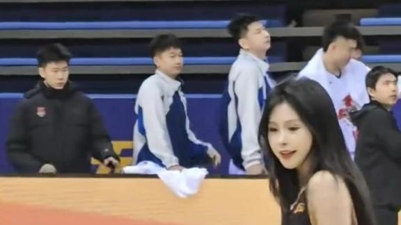  来了章丘就得拿大葱！山东啦啦队舞力值拉满