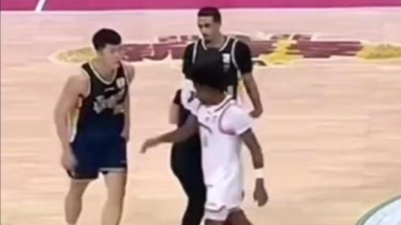  过年气性大？张皓嘉抱摔古德温 回防贴脸起冲突