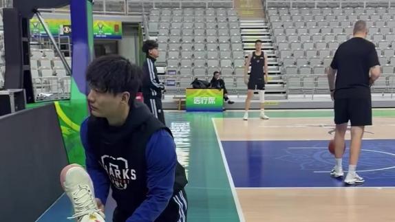  上海备战杯赛半决赛！刘铮出场待定 俩小将归队