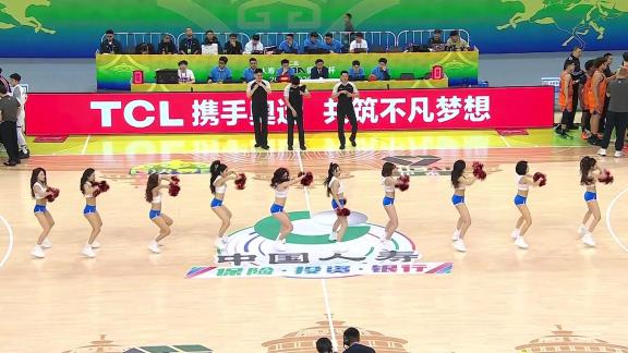  导播真懂兄弟们！啦啦宝贝劲歌辣舞活力满满