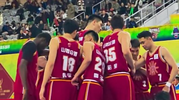  现场视角！回顾山西半决赛 潘江鼓励球员信自己