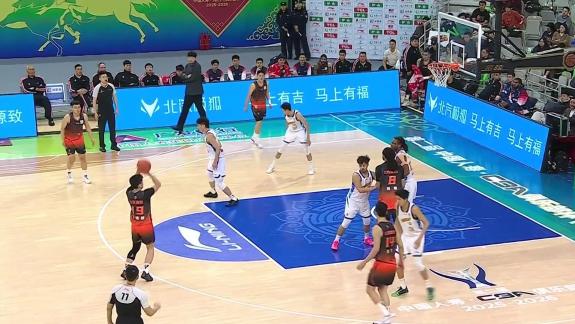 哥不要面子？于德豪无人防守三分依旧打铁