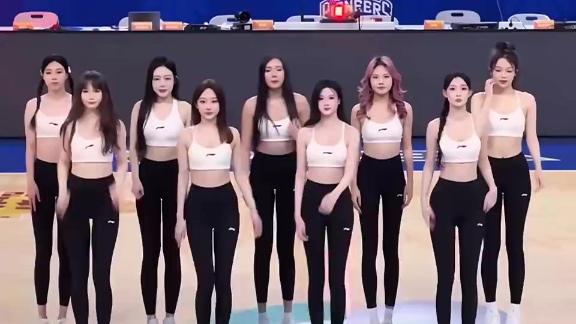  比球赛更吸睛！天津啦啦宝贝穿瑜伽裤大秀长腿