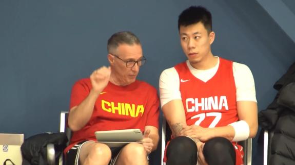  狠练！中国男篮集训春节探营 郭士强带队认真备战