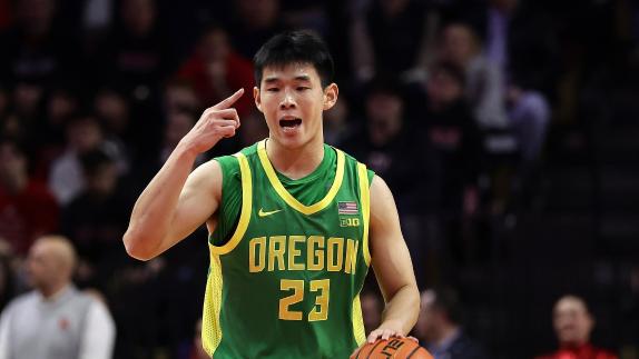  微波炉！林葳替补登场19分钟 6投5中砍13分