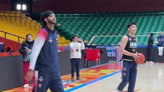  邱彪谈山东新外援琼斯：很聪明 海外联赛经验足