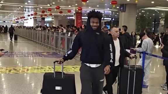  万里奔波！古德温滞留卡塔尔 辗转三天多国抵沪