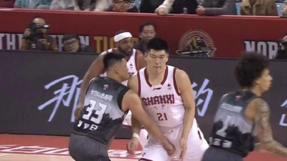  曾繁日严重违反体育运动精神 禁赛2场罚款10万