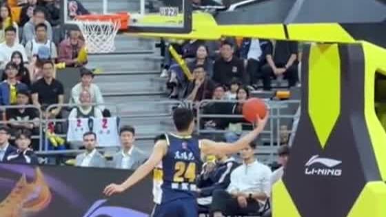 国产伦纳德名场面！崔永熙单手抓球抢断燃爆全场