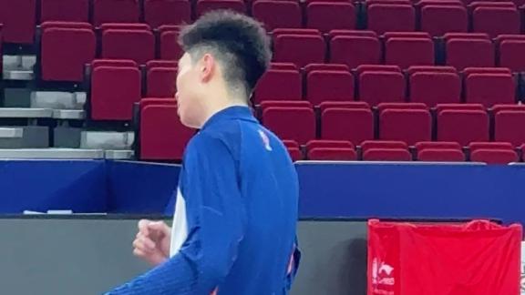  打磨投篮！洛夫顿单独加练 吴泽昊回到一队训练