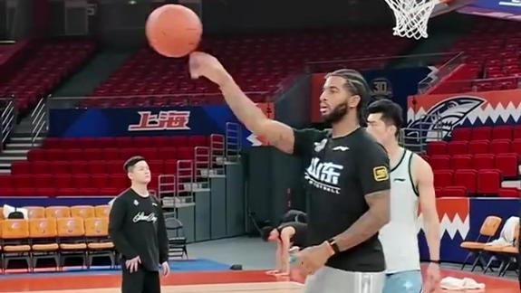  克里斯和他的“班搭子”上线！赛前踩场已就位