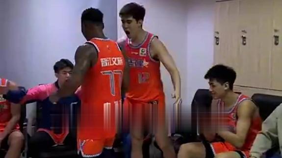 击败北京豪华战舰！福建爆冷胜北京后嗨翻更衣室