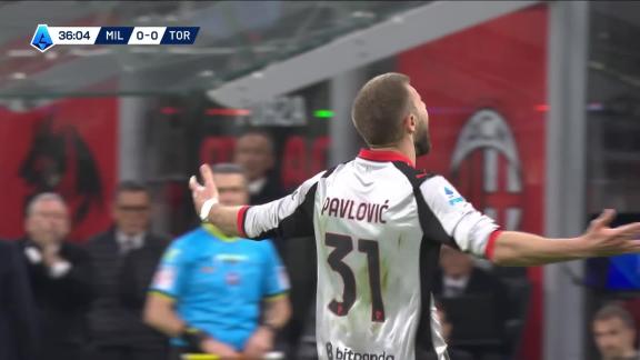 无解！帕夫洛维奇禁区外落叶远射爆杆破门