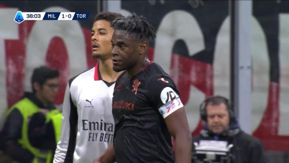 萨帕塔反击起脚射门 迈尼昂再度化解险情