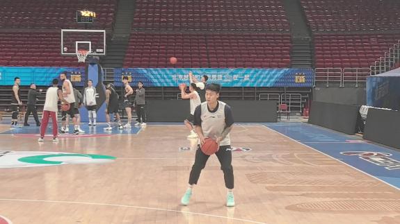 火力拉满！赵睿三分训练 手感火热精准命中