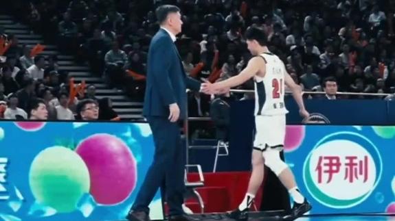 渐入佳境！小崔对战上海14分4板 状态持续回暖