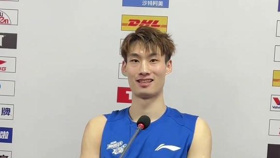 精致！戴昊做美甲打球：给教练看过 他表示尊重