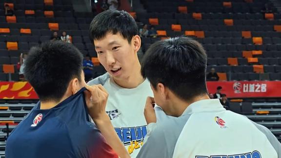  老友聚会！赵睿周琦踩场训练与徐杰胡明轩热聊