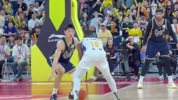  北京20分逆转！现场实拍杰曼极限三分绝杀广东