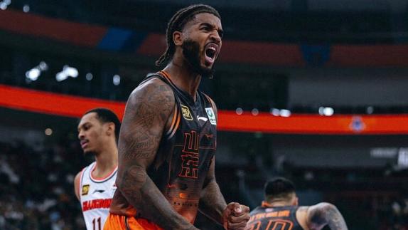  克里斯：中指关节骨折不能弯曲 需要3-4周恢复