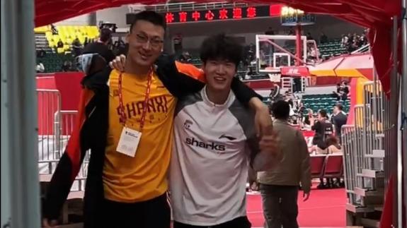  淡厚然回归新发型上线！听听小偰是怎么 “吐槽” 的