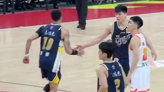 连胜！广东队回来了 徐杰19分+奎因压哨暴扣