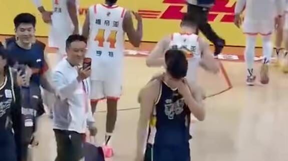  张皓嘉10分创赛季新高 赛后落泪压力得到释放