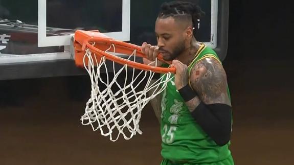  节目效果拉满！莫兰德扣篮后亲吻篮筐吃到技犯