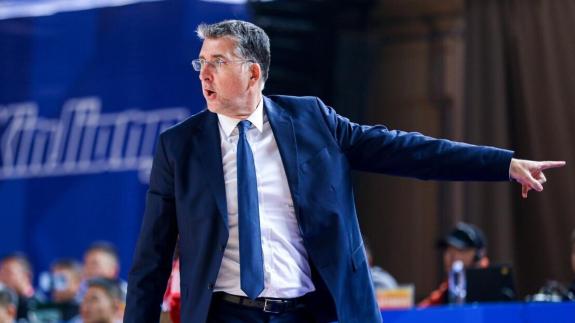 新疆主帅：负辽宁三分很差 但18次助攻很团队